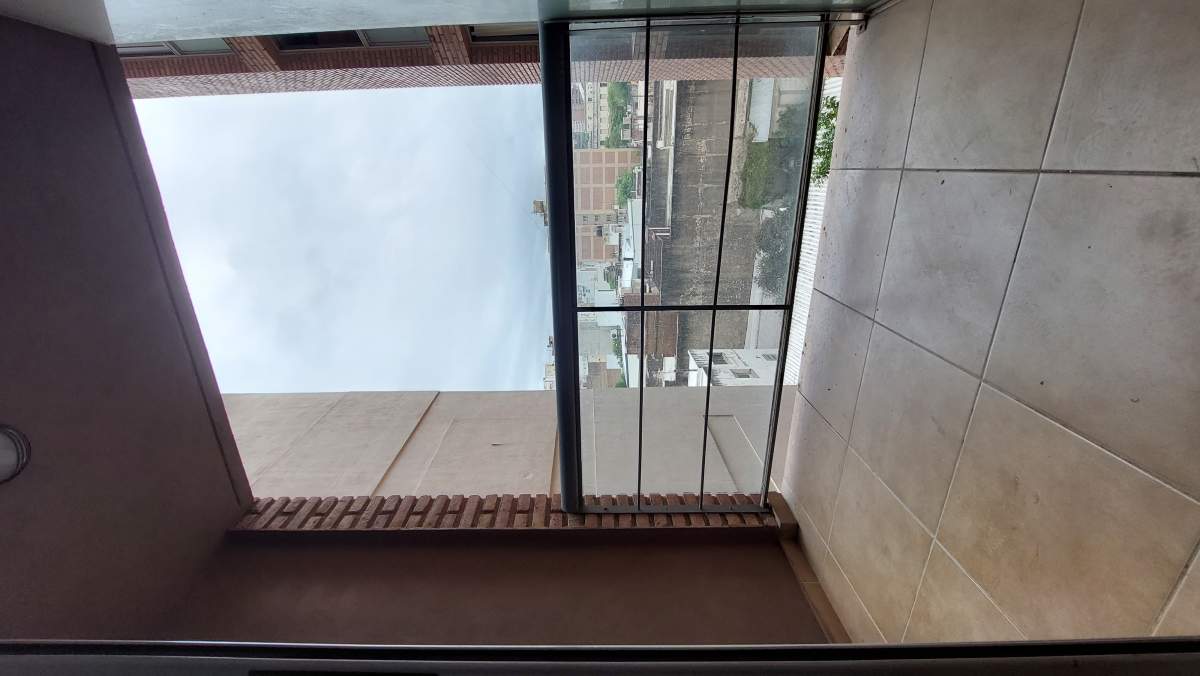 EXPENSAS BAJAS!  DPTO SOBRE BV SAN JUAN A LA VUELTA DE TRIBUNALES