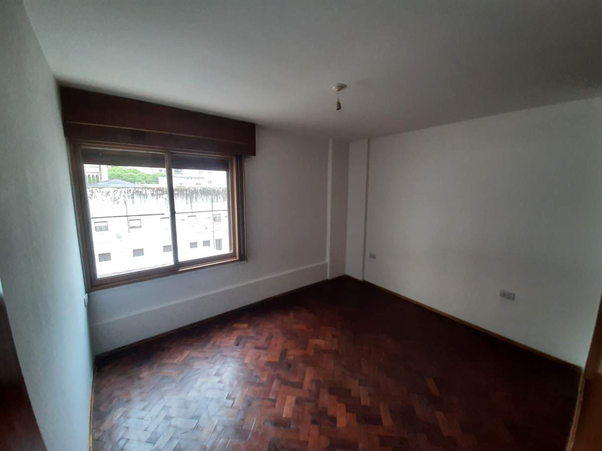 GRAN DPTO DE TRES DORMITORIOS EN PLENO CENTRO DE LA CIUDAD