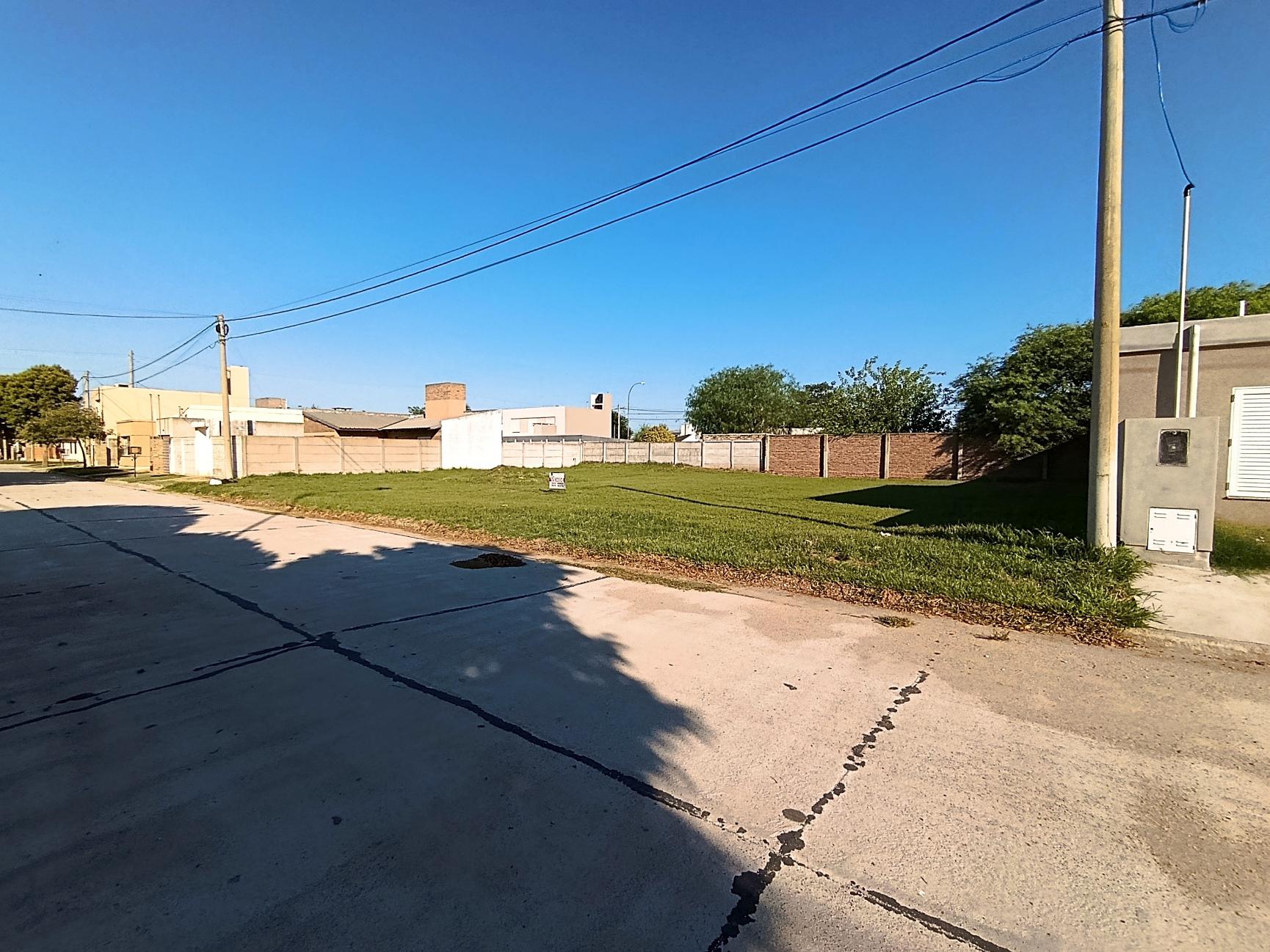 VENTA  LOTES CONTIGUOS  OPORTUNIDAD ÚNICA  Barrio Comercial  Las Varillas