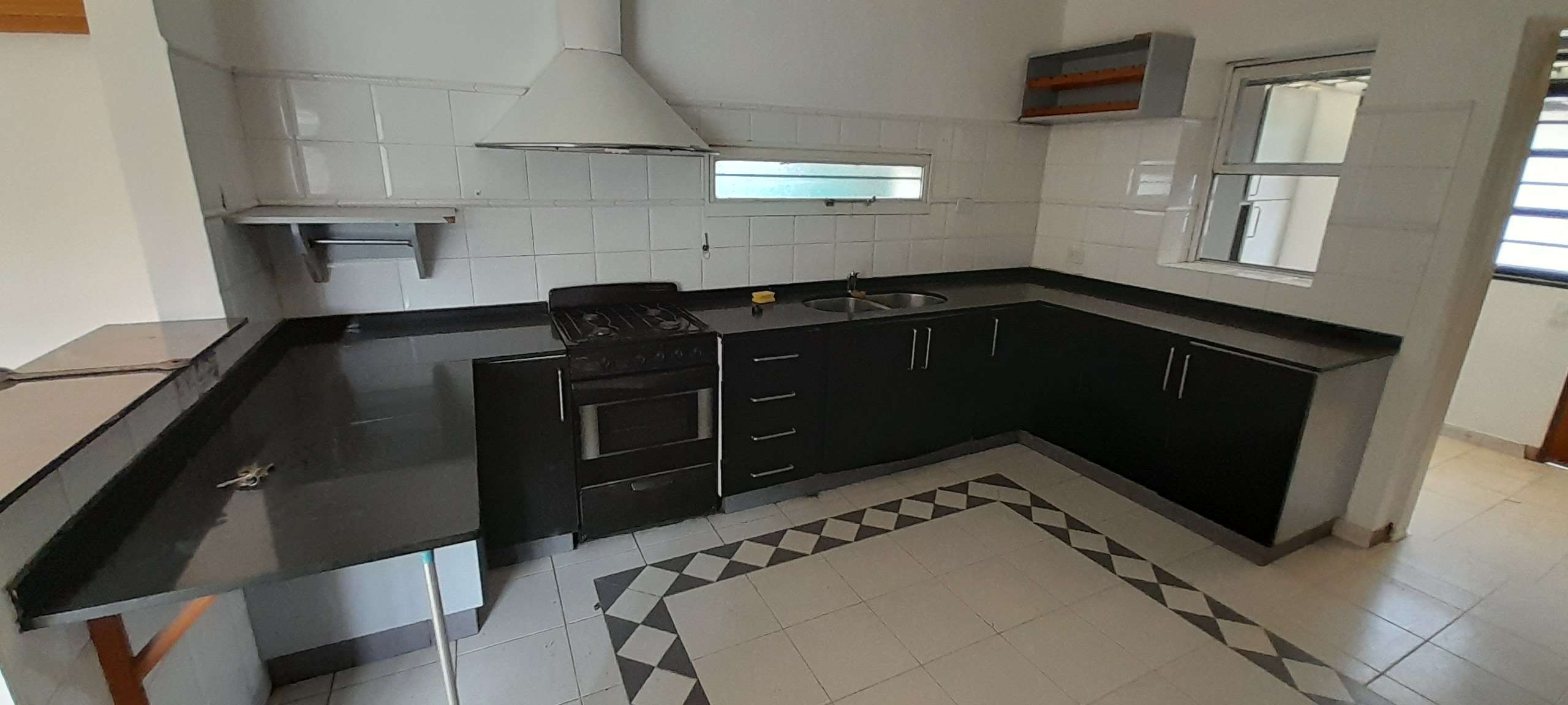 CERRO CHICO - NATAL CRESPO 4700 - CASA 3 DORMITORIOS EN ALQUILER