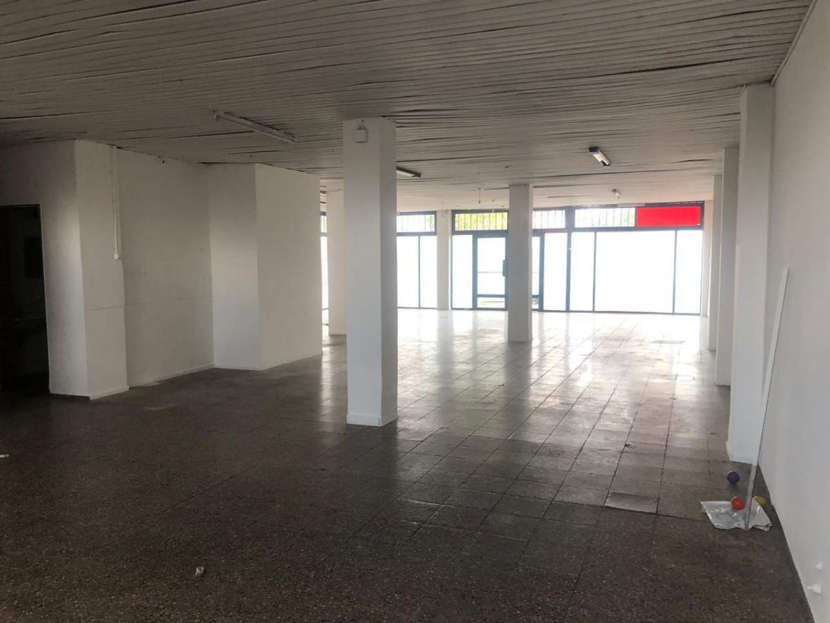 Alquiler Local sobre Av. Sabattini 166 m2