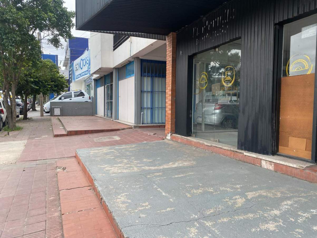 Alquiler Local sobre Av. Sabattini 166 m2