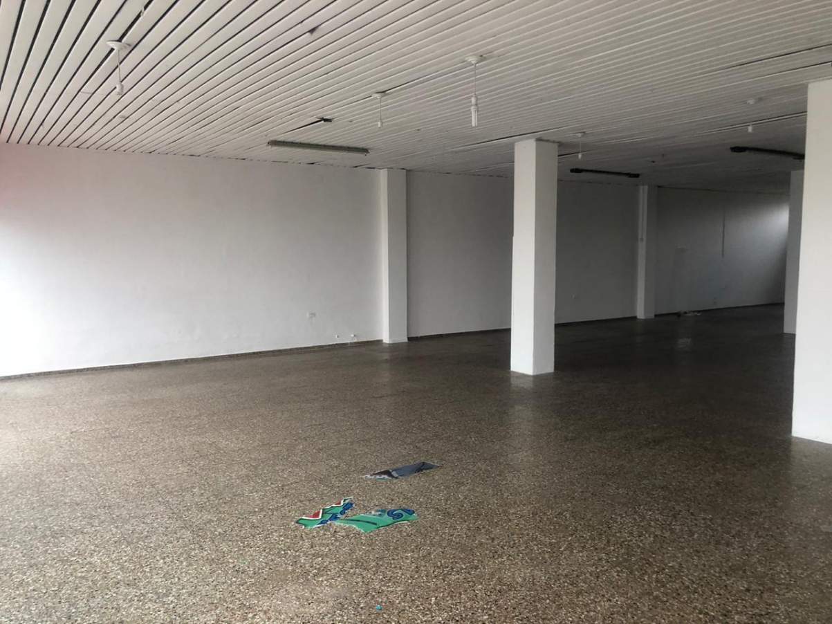 Alquiler Local sobre Av. Sabattini 166 m2
