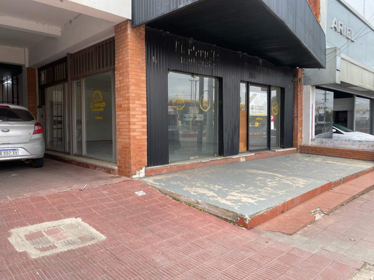 Alquiler Local sobre Av. Sabattini 166 m2