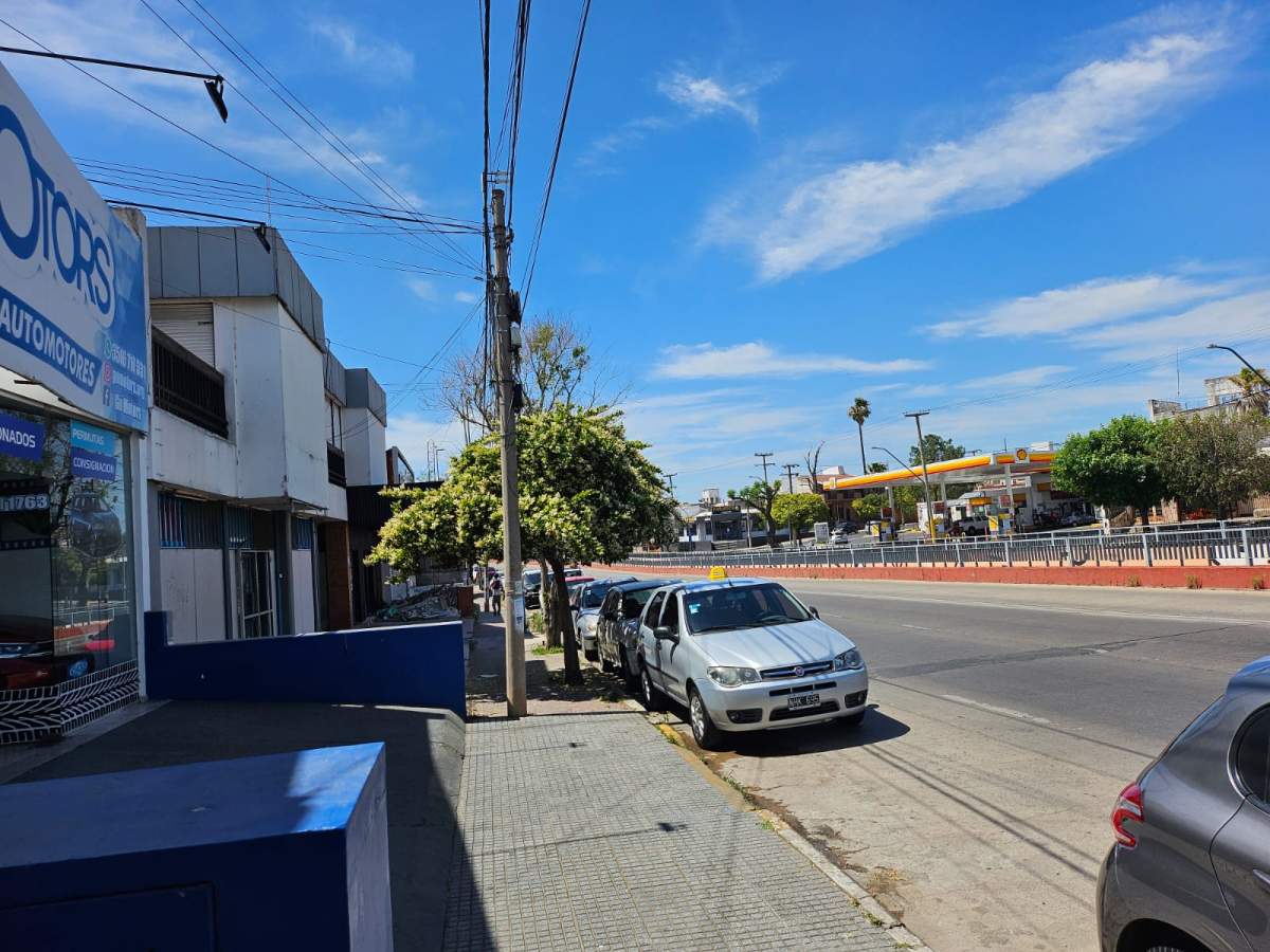 Alquiler Local sobre Av. Sabattini 166 m2