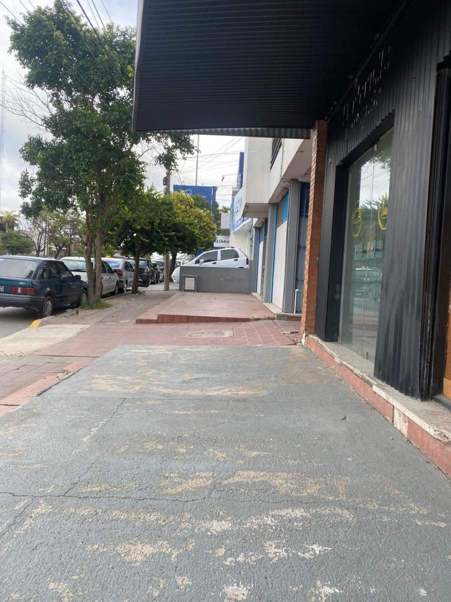 Alquiler Local sobre Av. Sabattini 166 m2