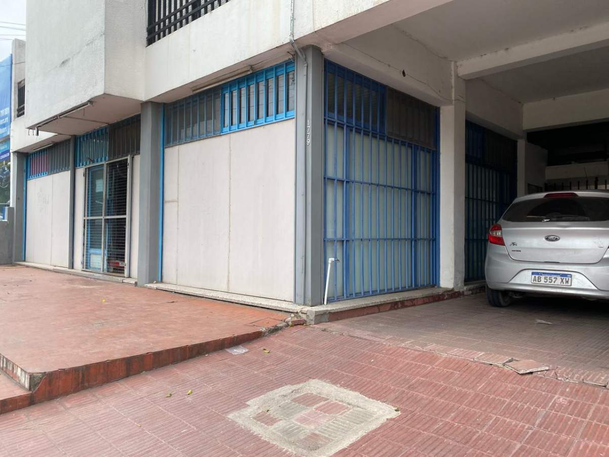 Alquiler Local sobre Av. Sabattini 166 m2