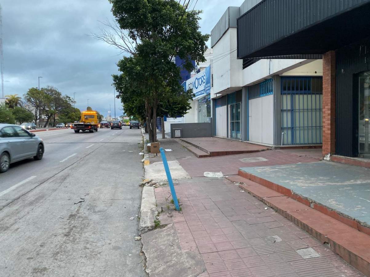 Alquiler Local sobre Av. Sabattini 166 m2