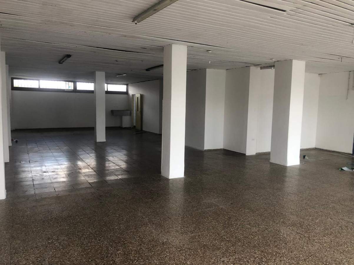 Alquiler Local sobre Av. Sabattini 166 m2
