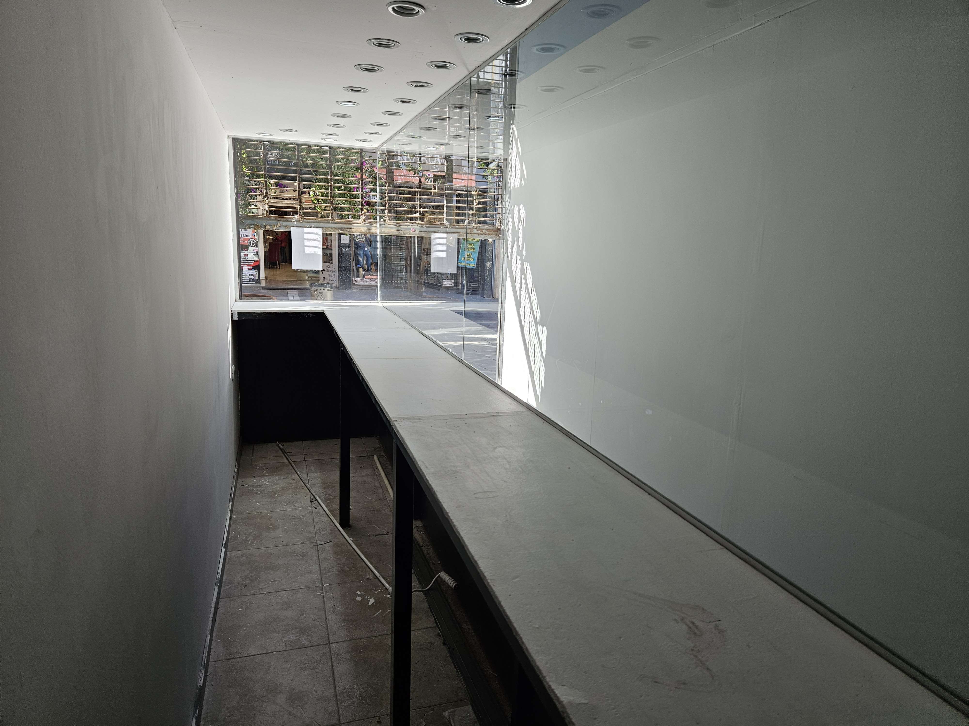 Local Peatonal -  9 de Julio 400  120m2 de oficina opcional