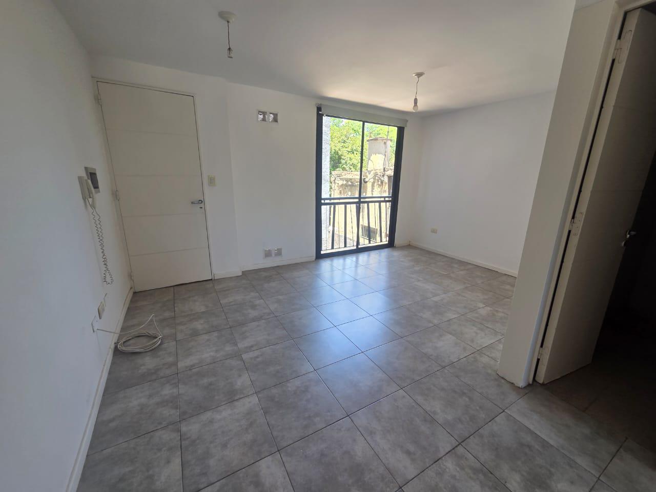 ALBERDI - SOL DE MAYO AL 100 - DEPTO EN VENTA