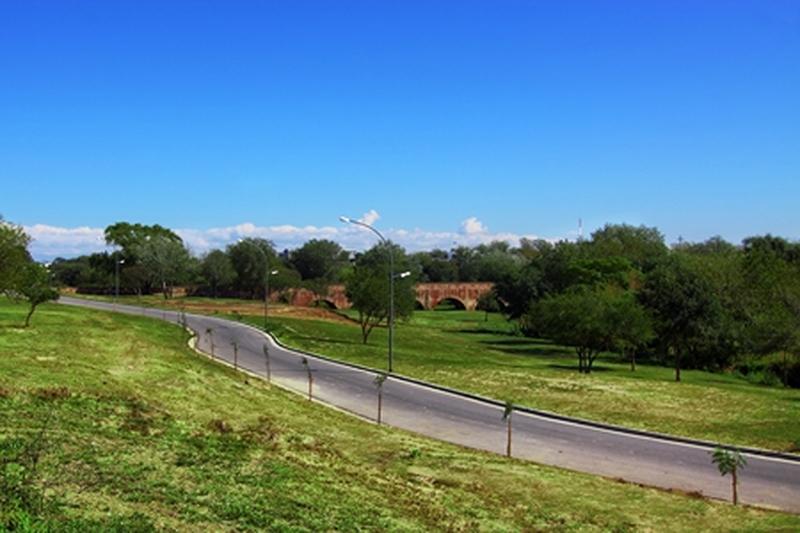 LOTE EN VENTA COLINAS DE MANANTIALES 360M2 APTO DUPLEX