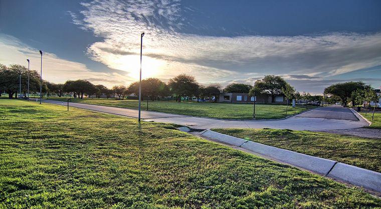 LOTE EN VENTA COLINAS DE MANANTIALES 360M2 APTO DUPLEX