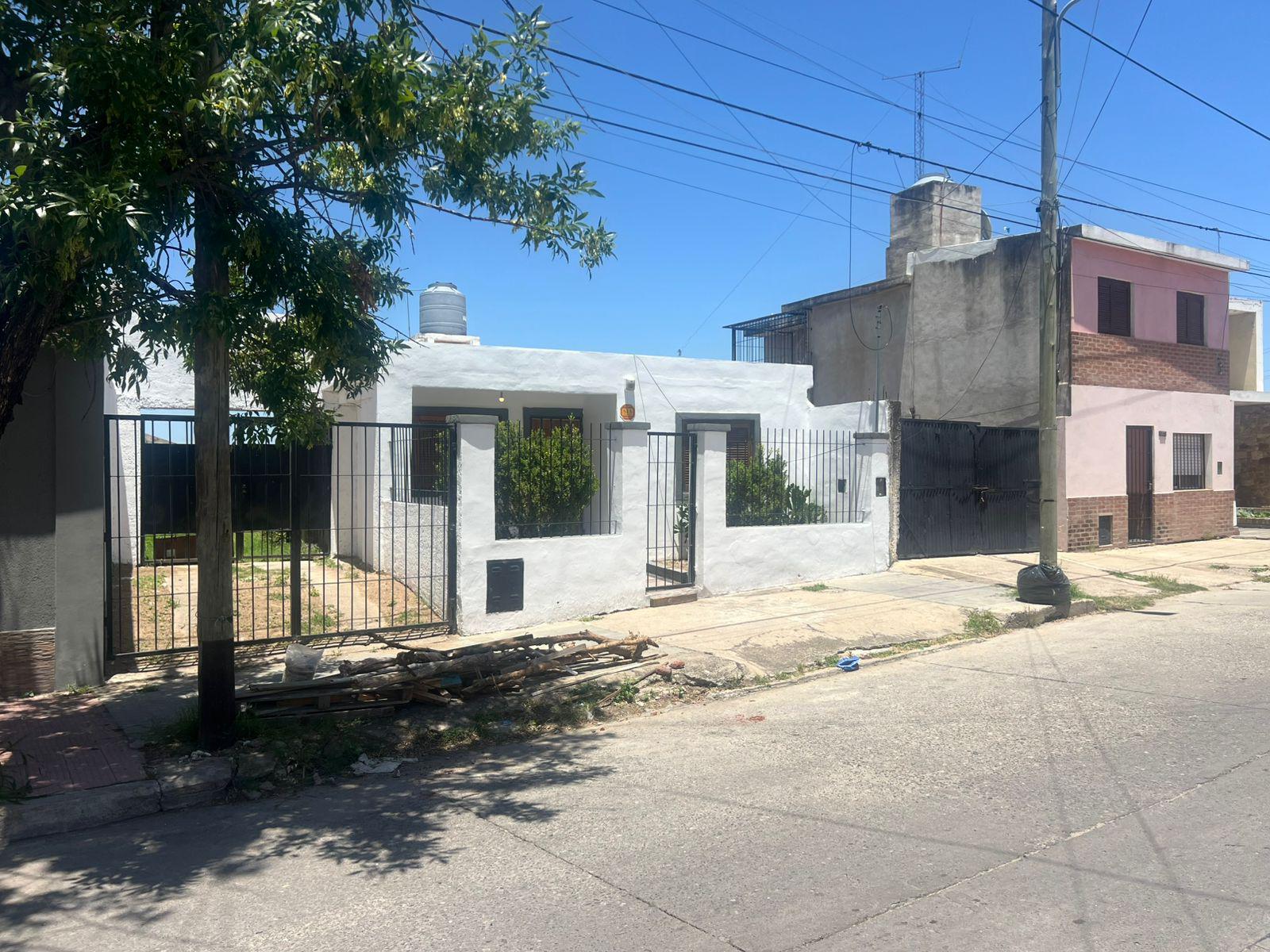 ALQUILO CASA BARRIO BELLA VISTA  2 DORMITORIOS -