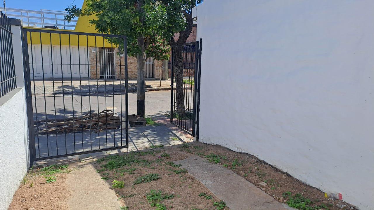 ALQUILO CASA BARRIO BELLA VISTA  2 DORMITORIOS -