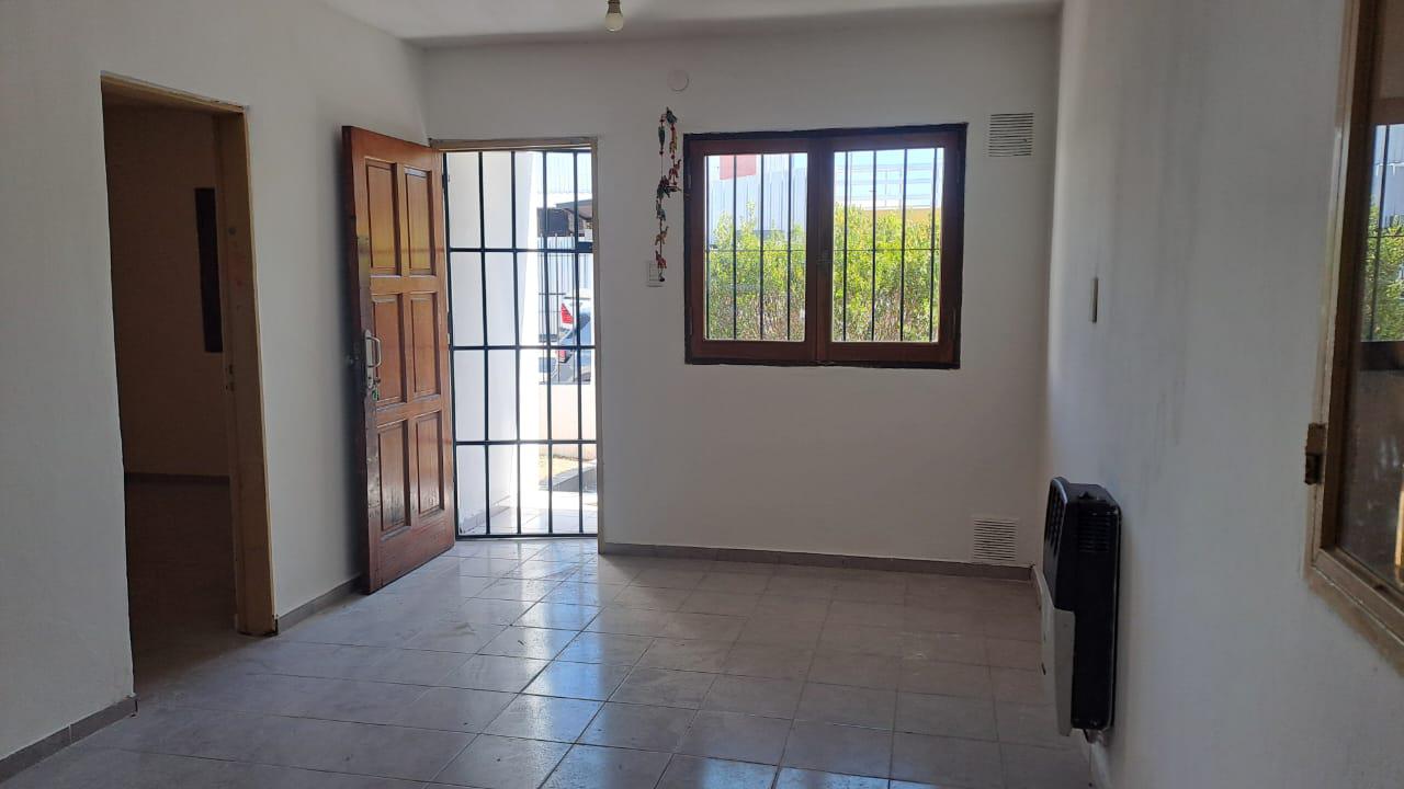 ALQUILO CASA BARRIO BELLA VISTA  2 DORMITORIOS -