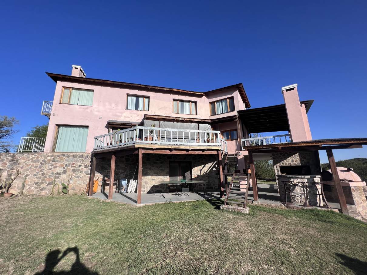 Casa - Alquiler Temporal - 10 personas - Unquillo - Barrio Cerrado