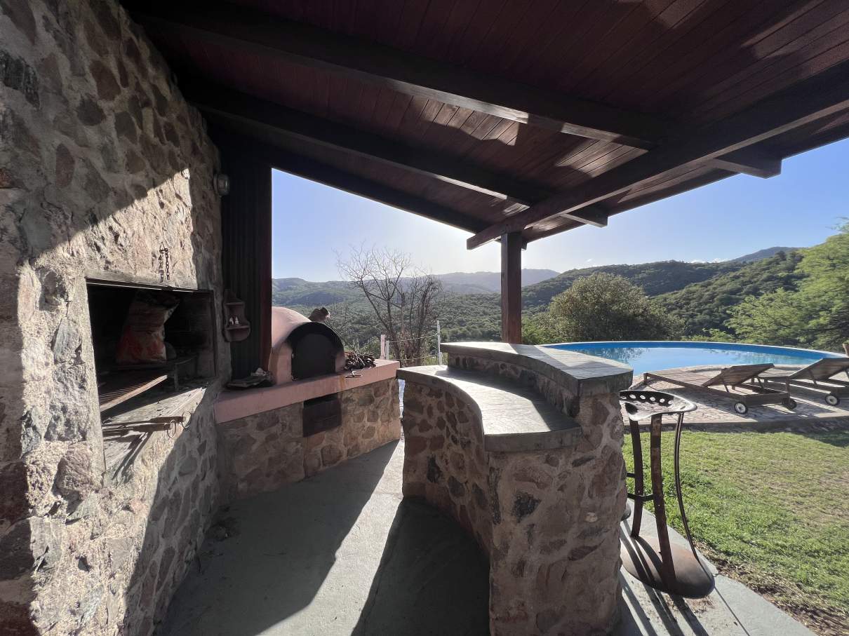 Casa - Alquiler Temporal - 10 personas - Unquillo - Barrio Cerrado