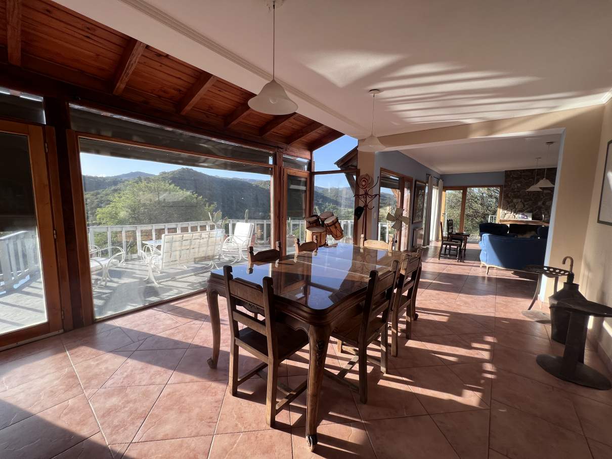 Casa - Alquiler Temporal - 10 personas - Unquillo - Barrio Cerrado