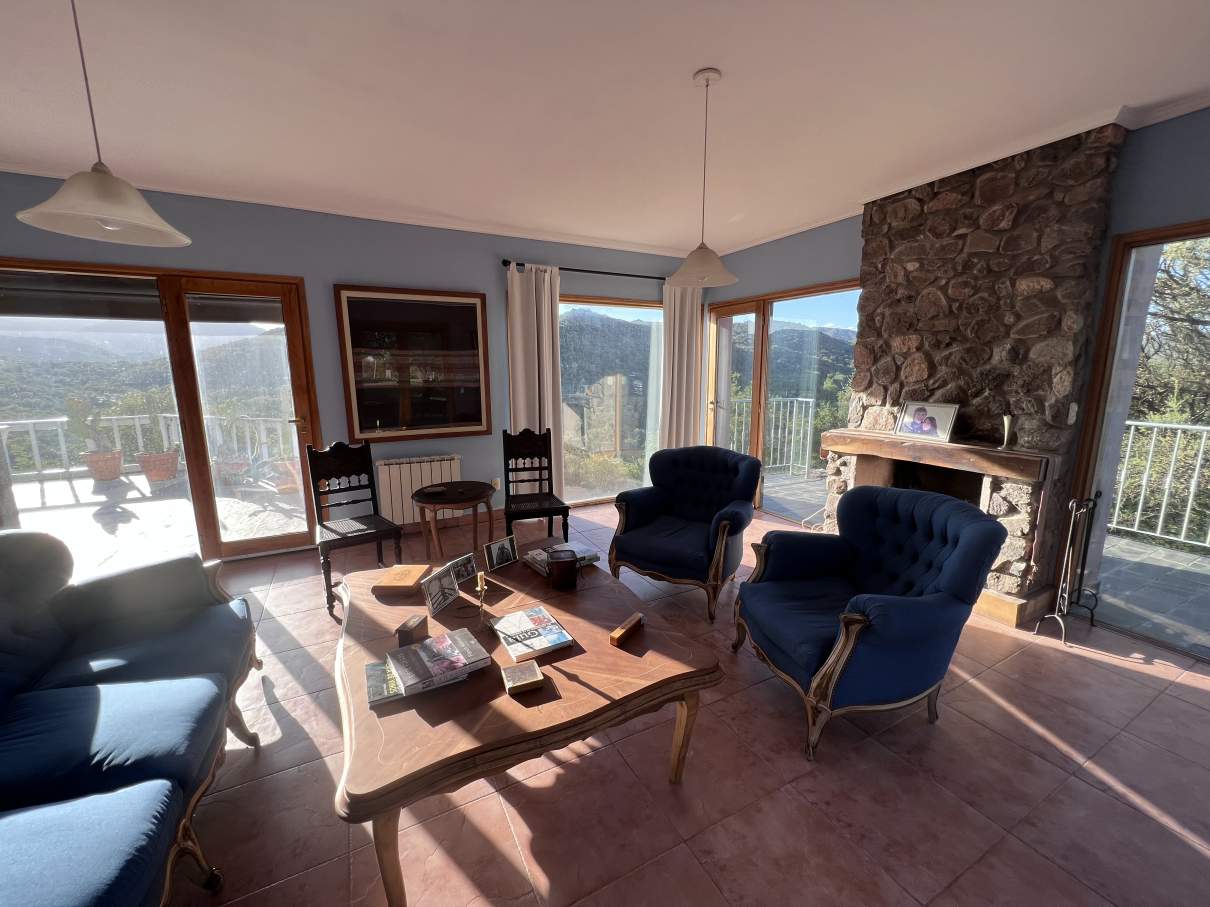 Casa - Alquiler Temporal - 10 personas - Unquillo - Barrio Cerrado