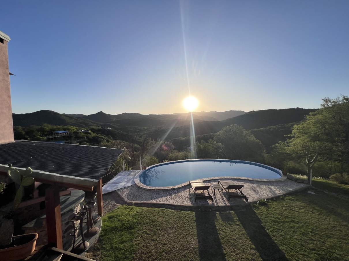 Casa - Alquiler Temporal - 10 personas - Unquillo - Barrio Cerrado