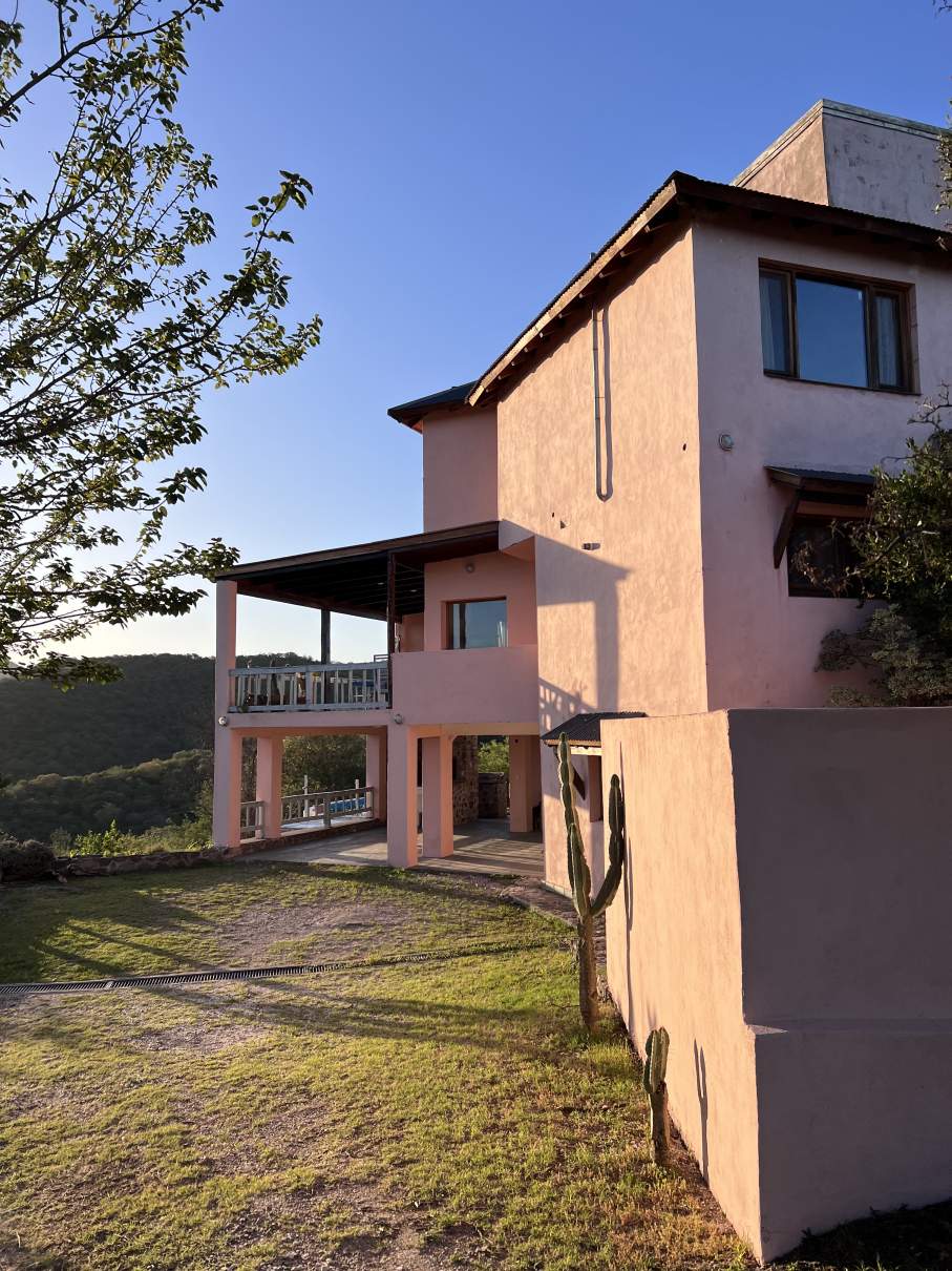 Casa - Alquiler Temporal - 10 personas - Unquillo - Barrio Cerrado