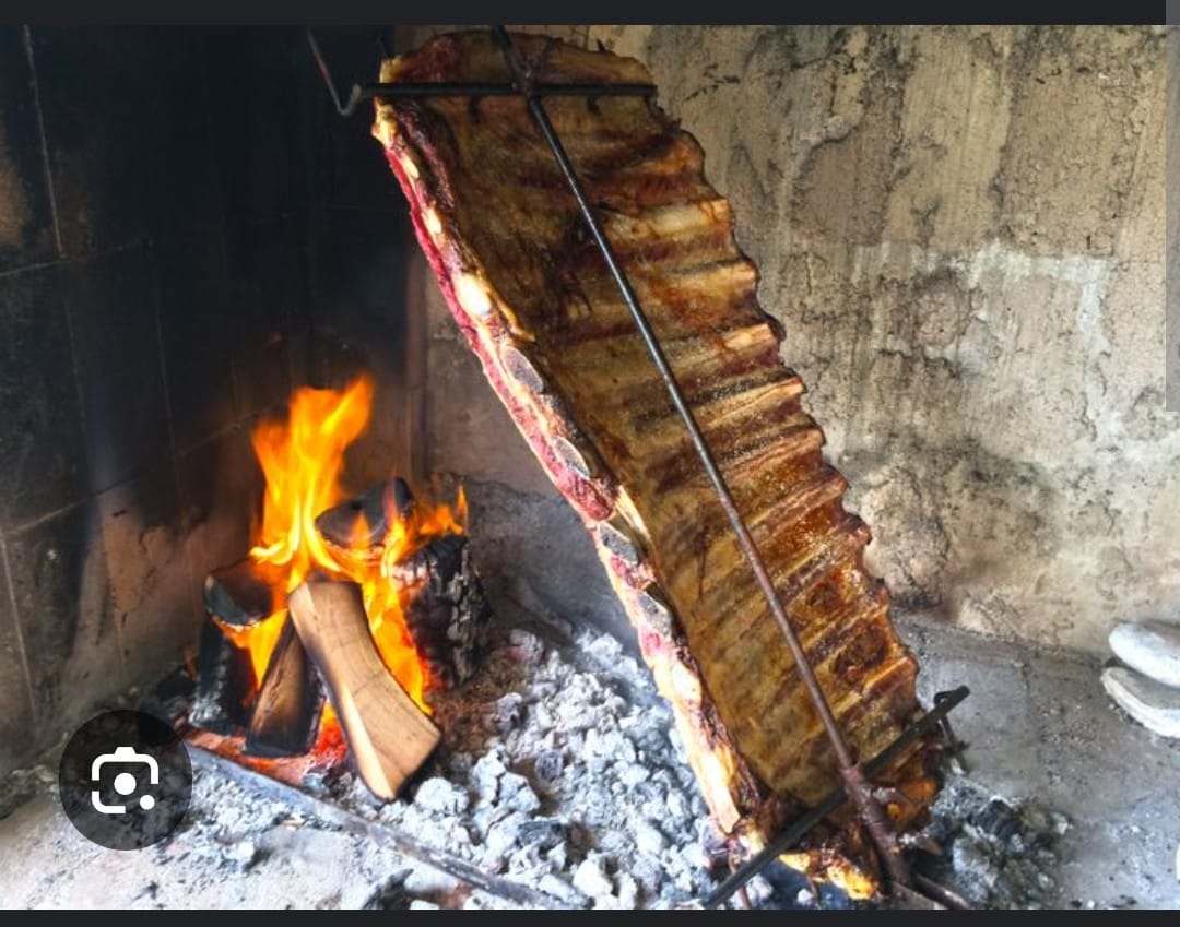 Casa - Alquiler Temporal - 10 personas - Unquillo - Barrio Cerrado