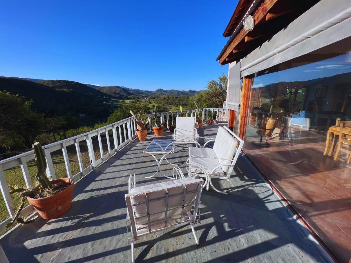 Casa - Alquiler Temporal - 10 personas - Unquillo - Barrio Cerrado