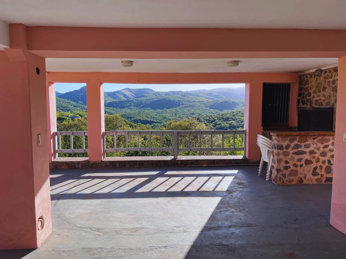 Casa - Alquiler Temporal - 10 personas - Unquillo - Barrio Cerrado