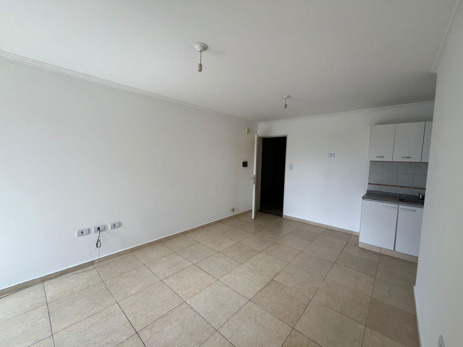 DPTO EN ALQUILER ALBERDI CLERMONT 274 EXTERNO CON BALCON