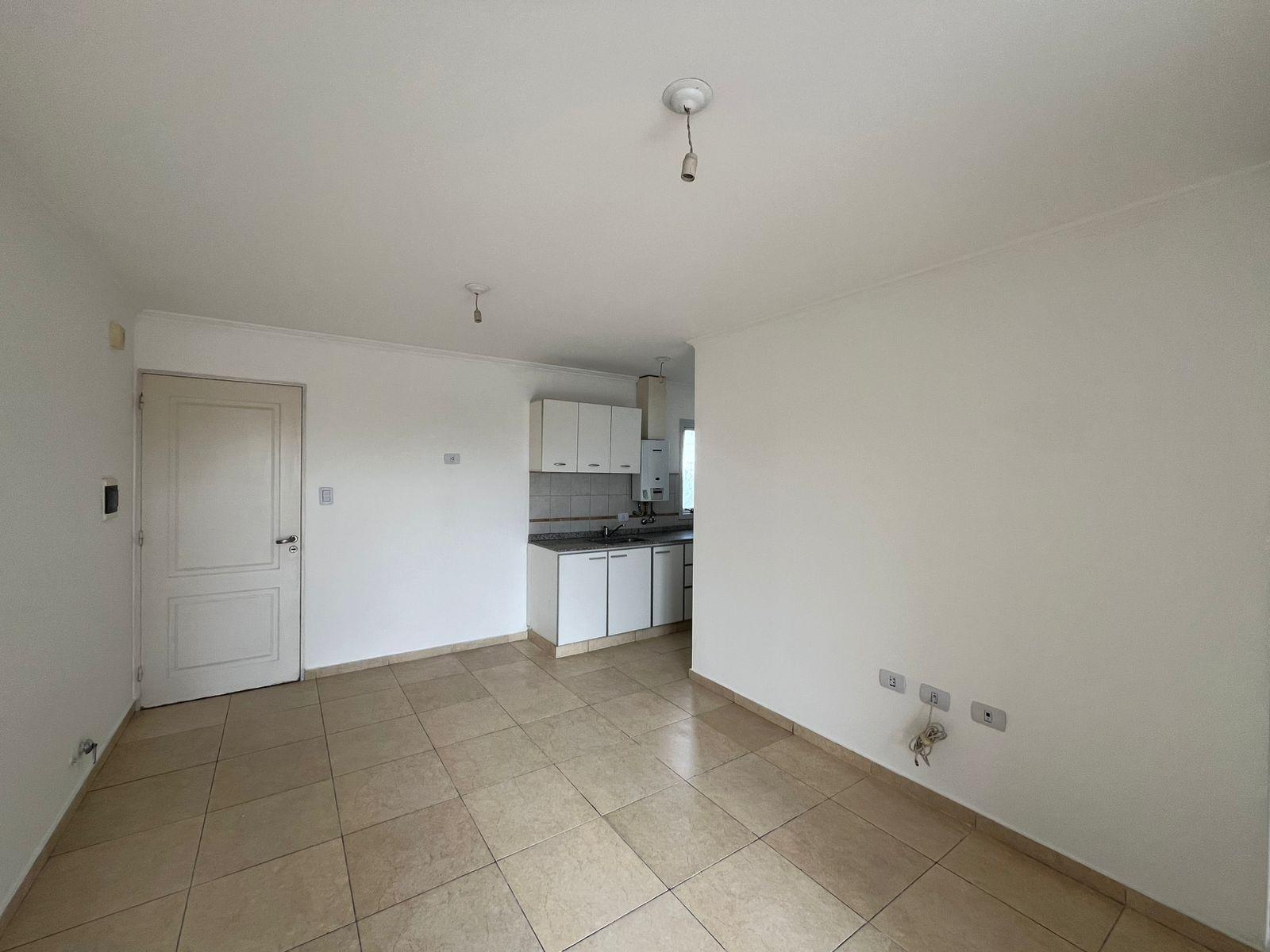 DPTO EN ALQUILER ALBERDI CLERMONT 274 EXTERNO CON BALCON