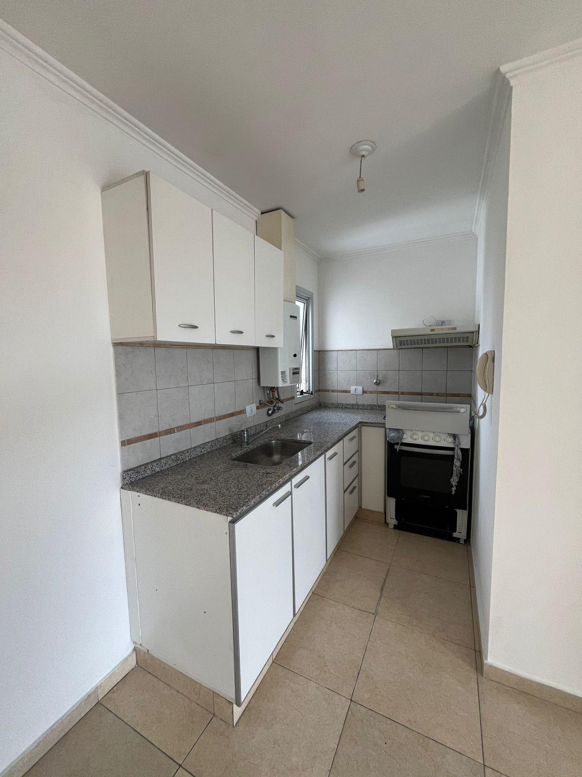 DPTO EN ALQUILER ALBERDI CLERMONT 274 EXTERNO CON BALCON