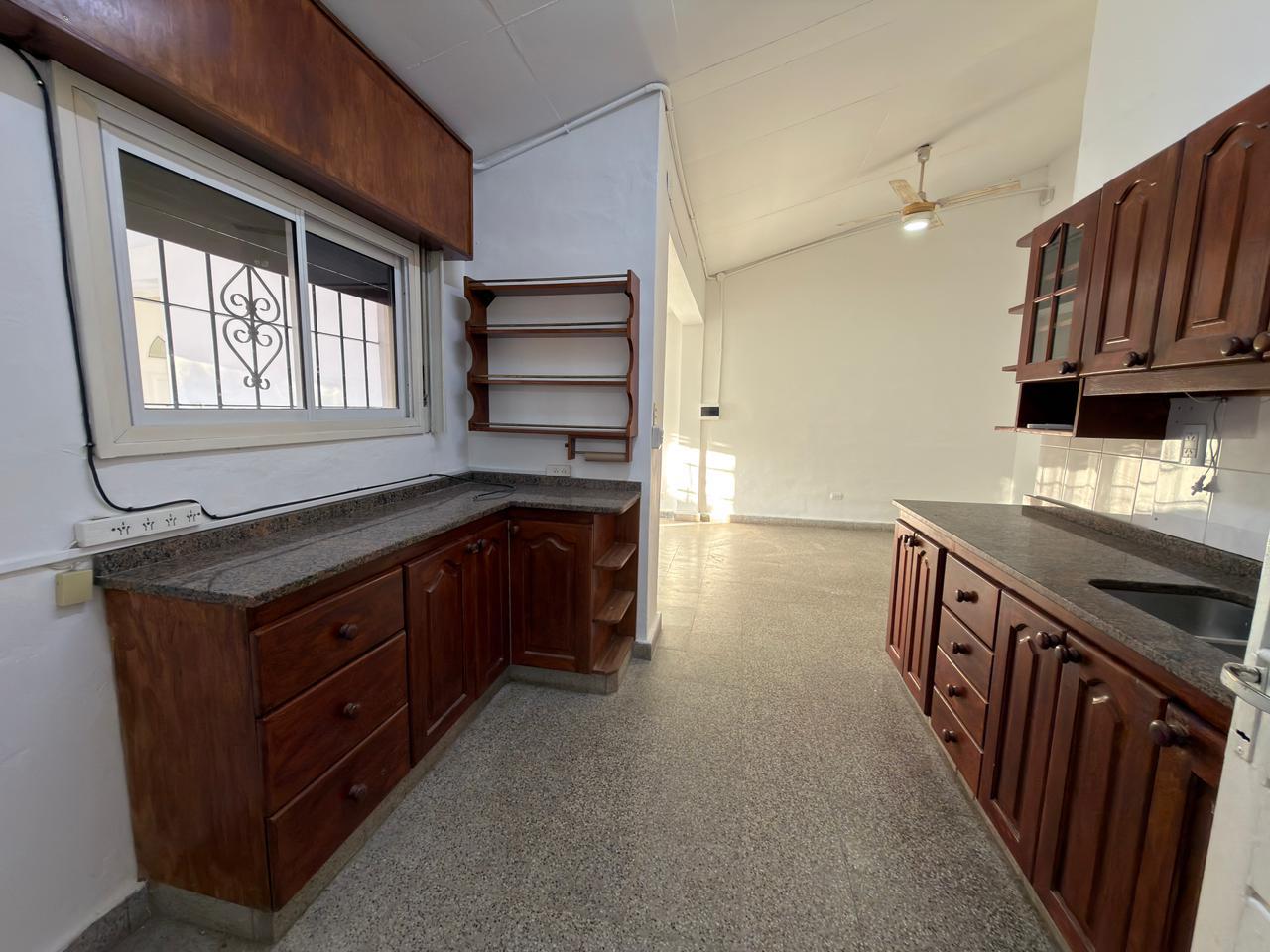 Casa 2 Dormitorios en Alquiler con Jardín y Quincho  Carlos Bunge