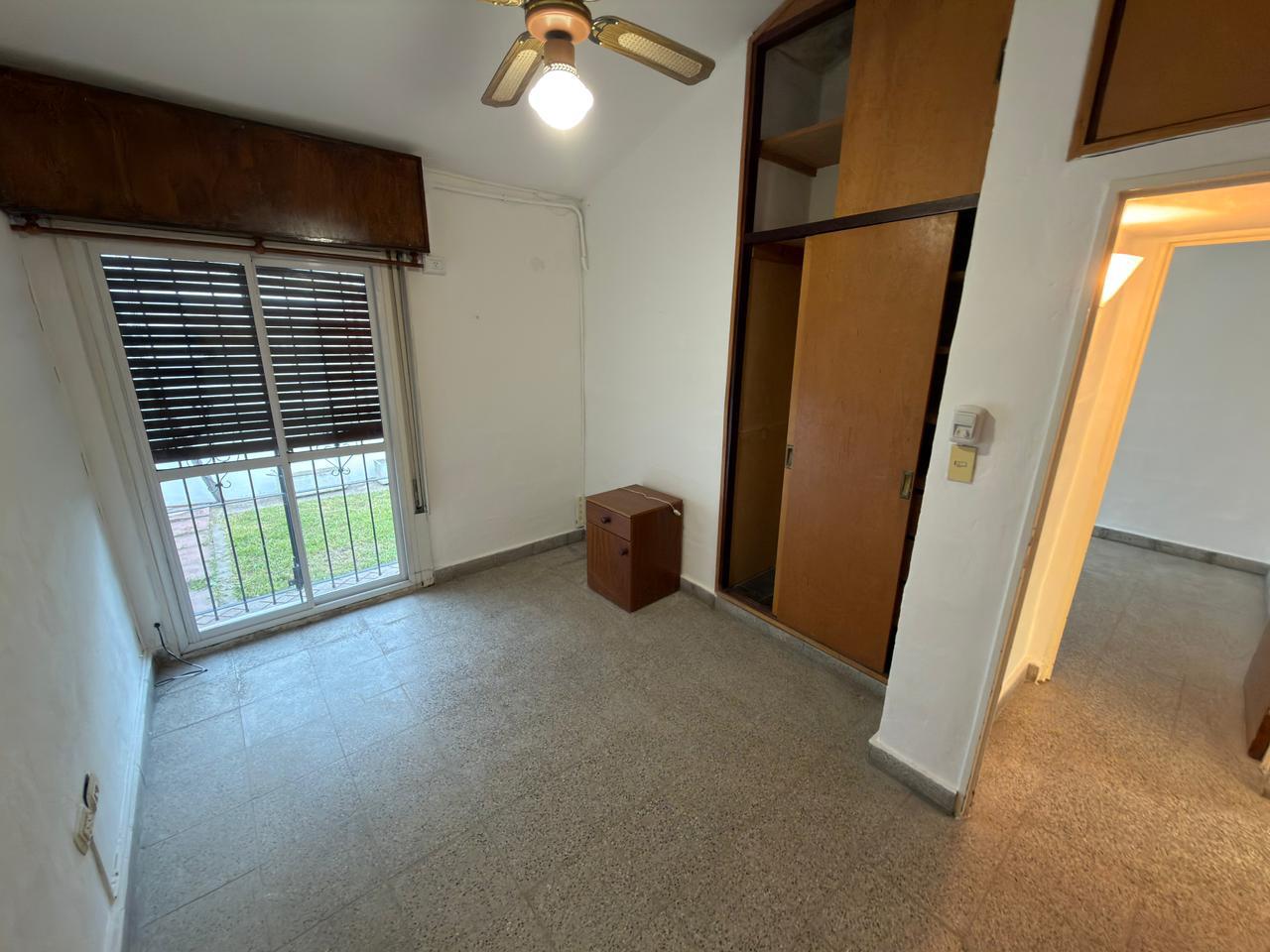 Casa 2 Dormitorios en Alquiler con Jardín y Quincho  Carlos Bunge