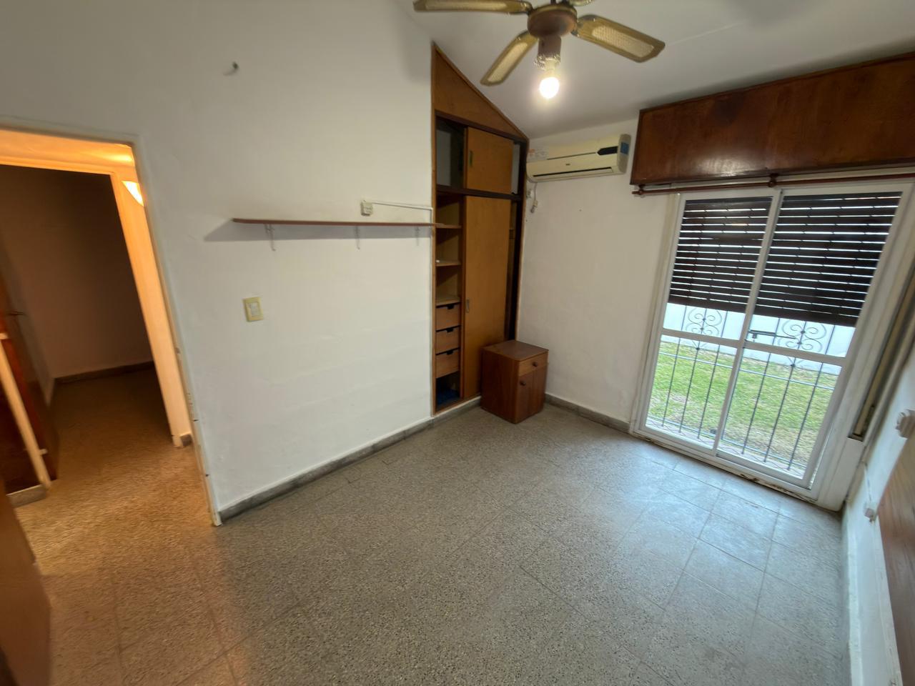 Casa 2 Dormitorios en Alquiler con Jardín y Quincho  Carlos Bunge