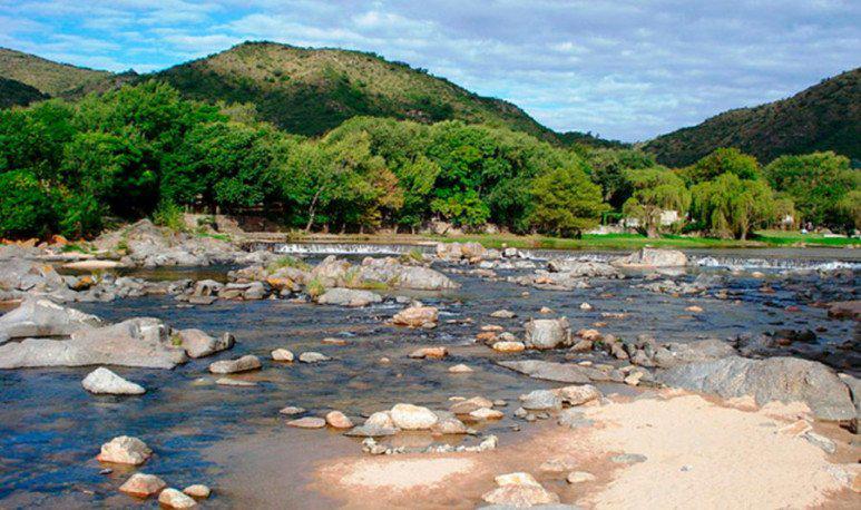 Dpto de 1 Dorm con cochera sobre Ruta 14 y con salida El Río San Antonio