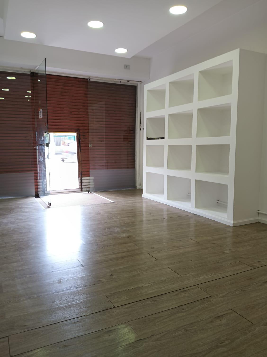 b Urca, Local en alquiler sobre Av. principal