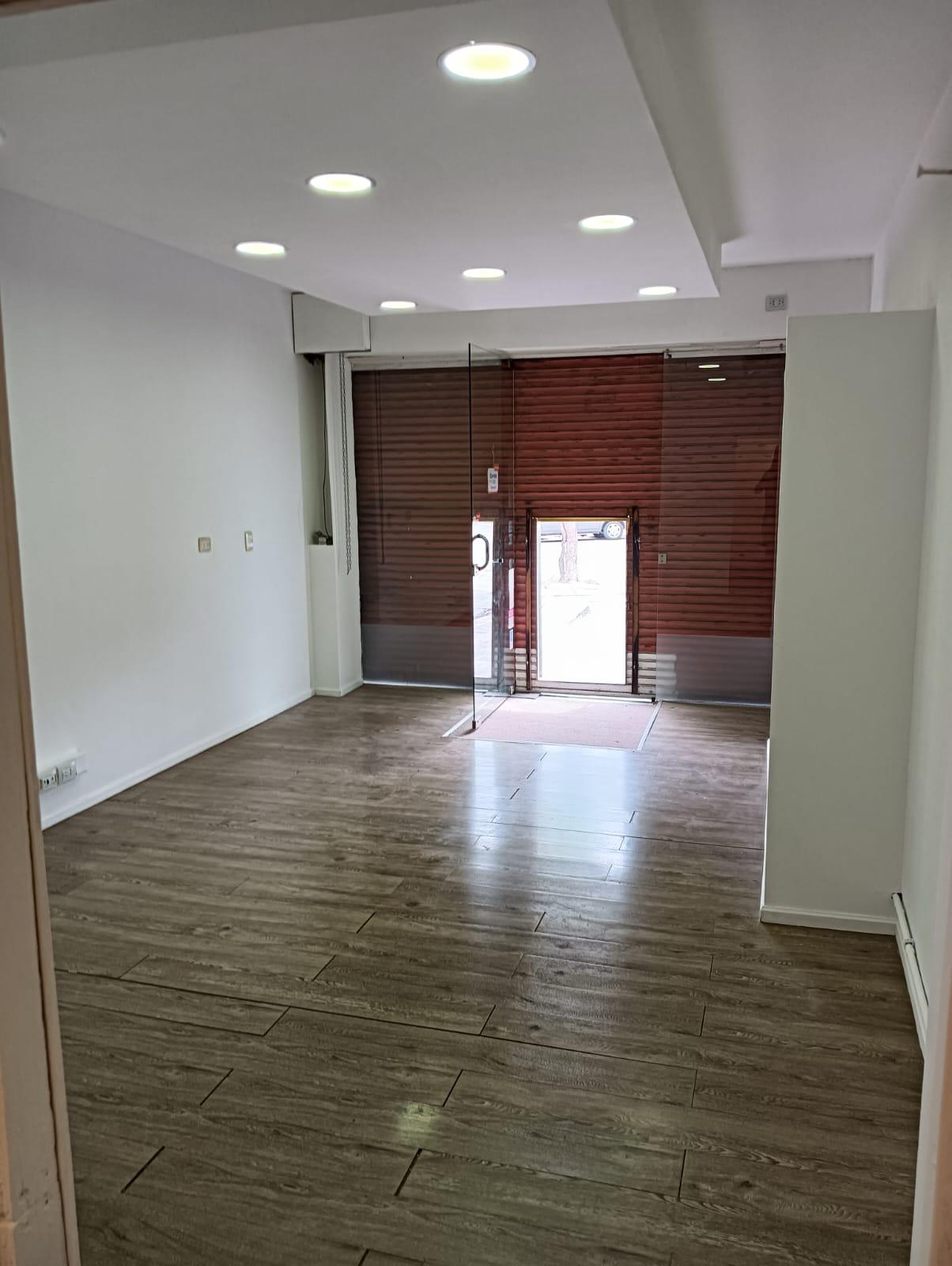 b Urca, Local en alquiler sobre Av. principal