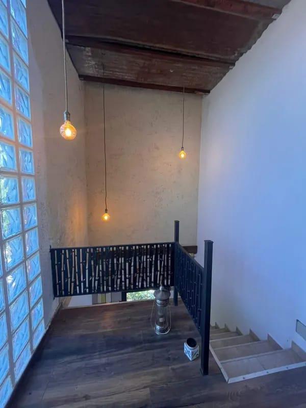 CASA EN ALQUILER COUNTRY CAUSANA DE 2 PLANTA, 3 DORMITORIOS CON VESTIDOR , PILETA Y QUINCHO.