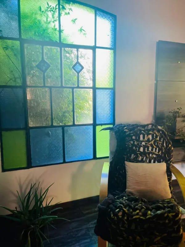 CASA EN ALQUILER COUNTRY CAUSANA DE 2 PLANTA, 3 DORMITORIOS CON VESTIDOR , PILETA Y QUINCHO.