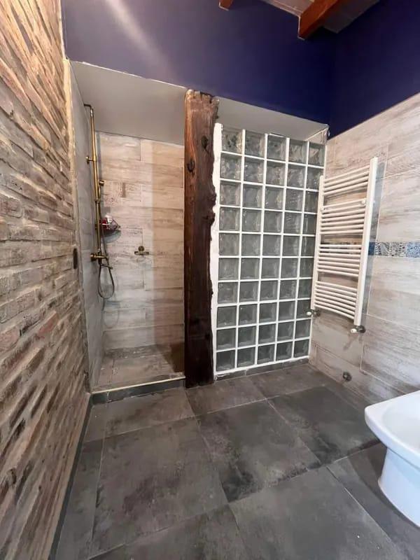 CASA EN ALQUILER COUNTRY CAUSANA DE 2 PLANTA, 3 DORMITORIOS CON VESTIDOR , PILETA Y QUINCHO.