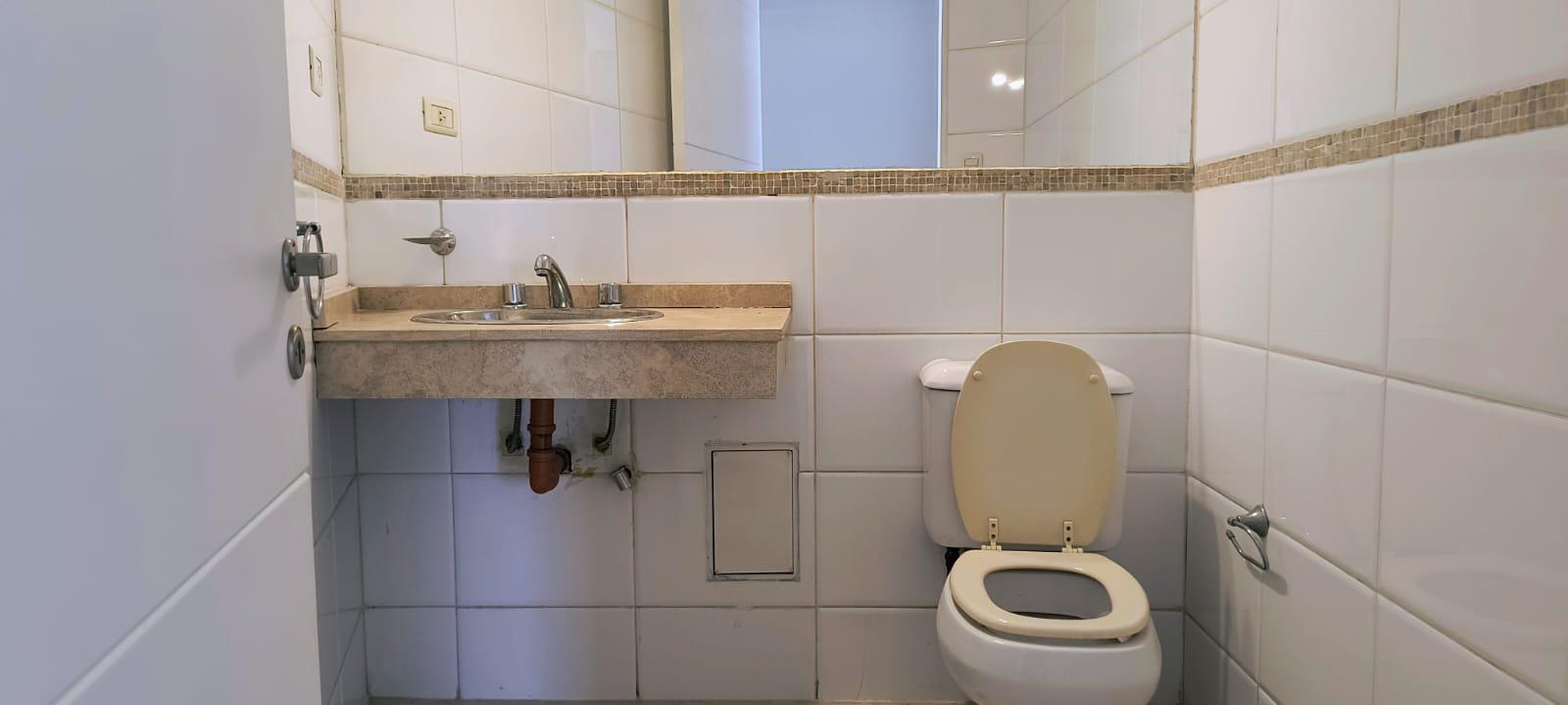 NUEVA CORDOBA: AMPLIO DEPTO DE 2 DORMITORIOS FRENTE AL PATIO OLMOS CON UNA EXCELENTE VISTA