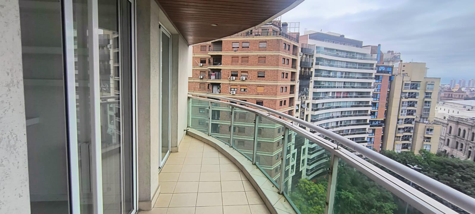 NUEVA CORDOBA: AMPLIO DEPTO DE 2 DORMITORIOS FRENTE AL PATIO OLMOS CON UNA EXCELENTE VISTA