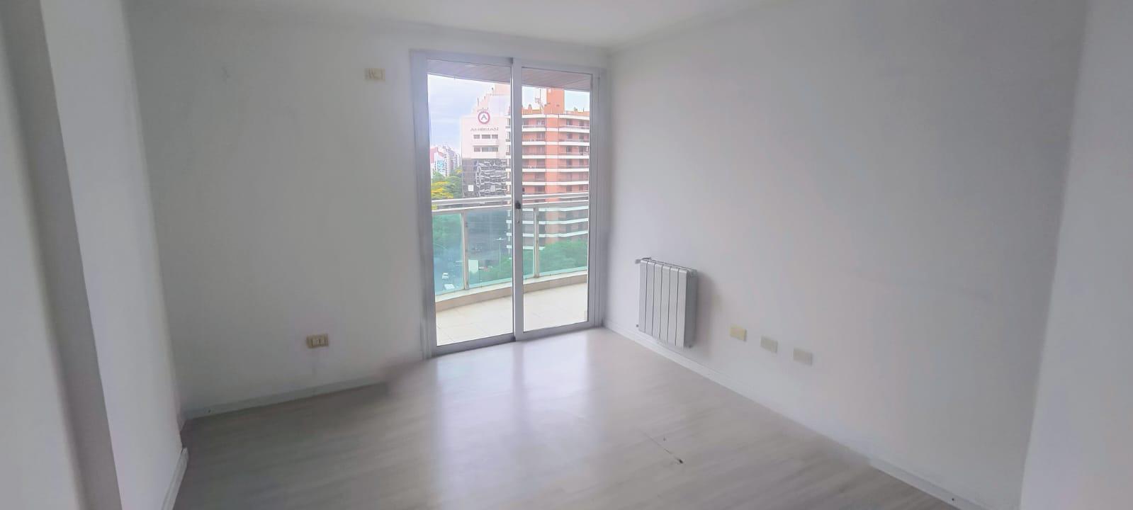 NUEVA CORDOBA: AMPLIO DEPTO DE 2 DORMITORIOS FRENTE AL PATIO OLMOS CON UNA EXCELENTE VISTA