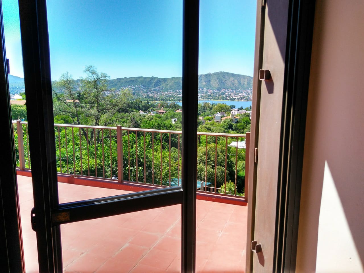 Alquiler Permanente con Vista Panorámica al Lago