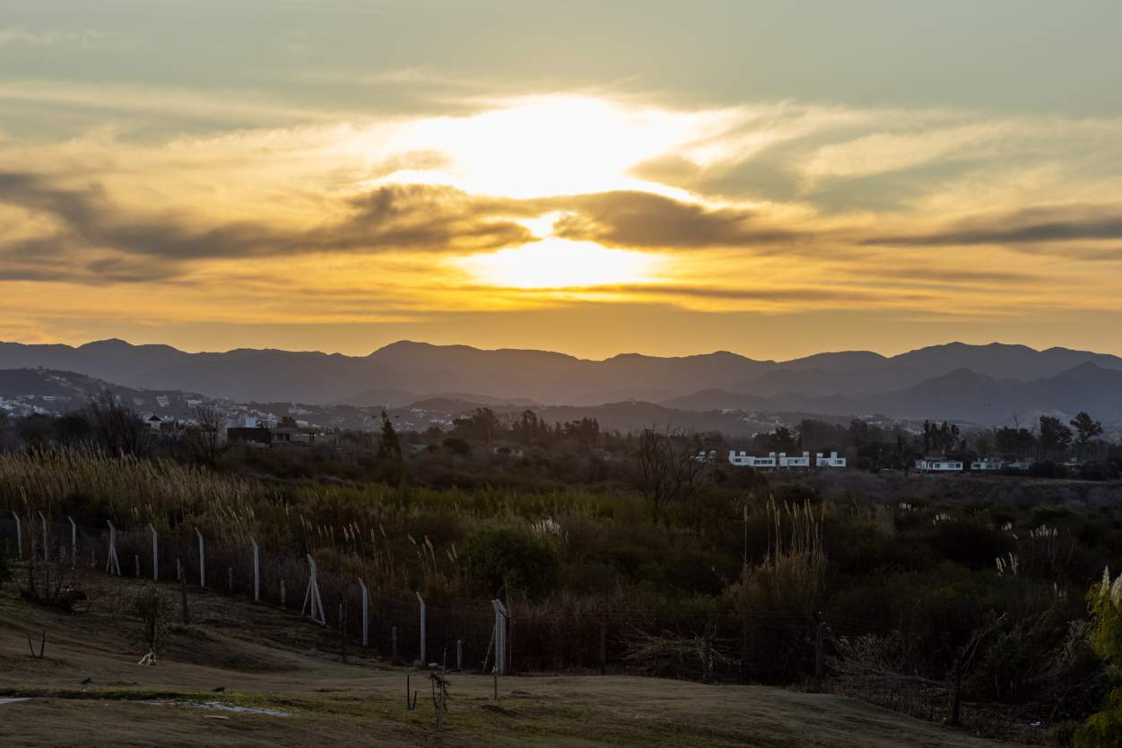 TU LOTE EN VALLE ESCONDIDO - VIVI PIANA - 830 MT2 - ESCRITURA