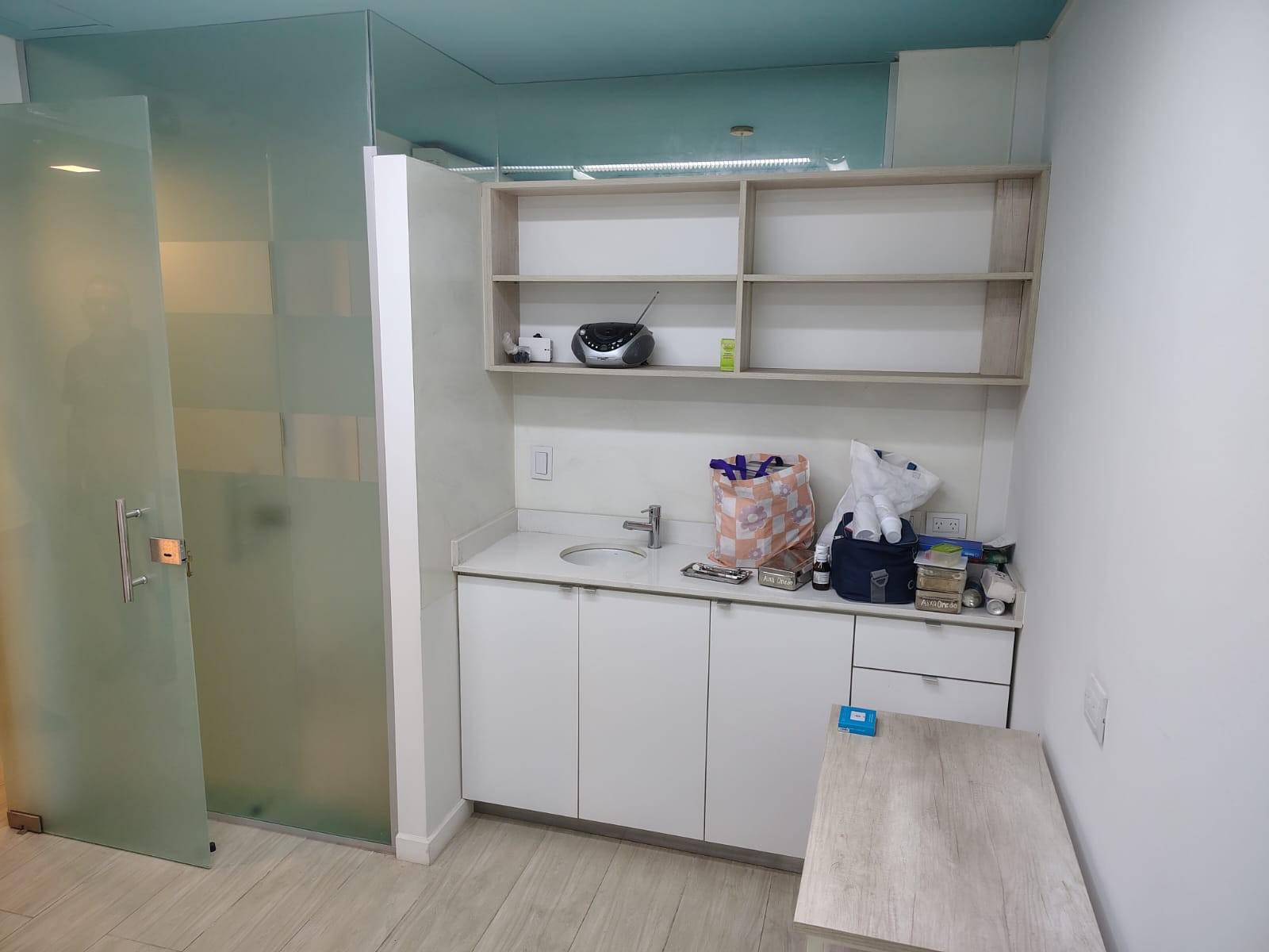 Alquilo local con 3 consultorios Odontologicos totalmente equipado