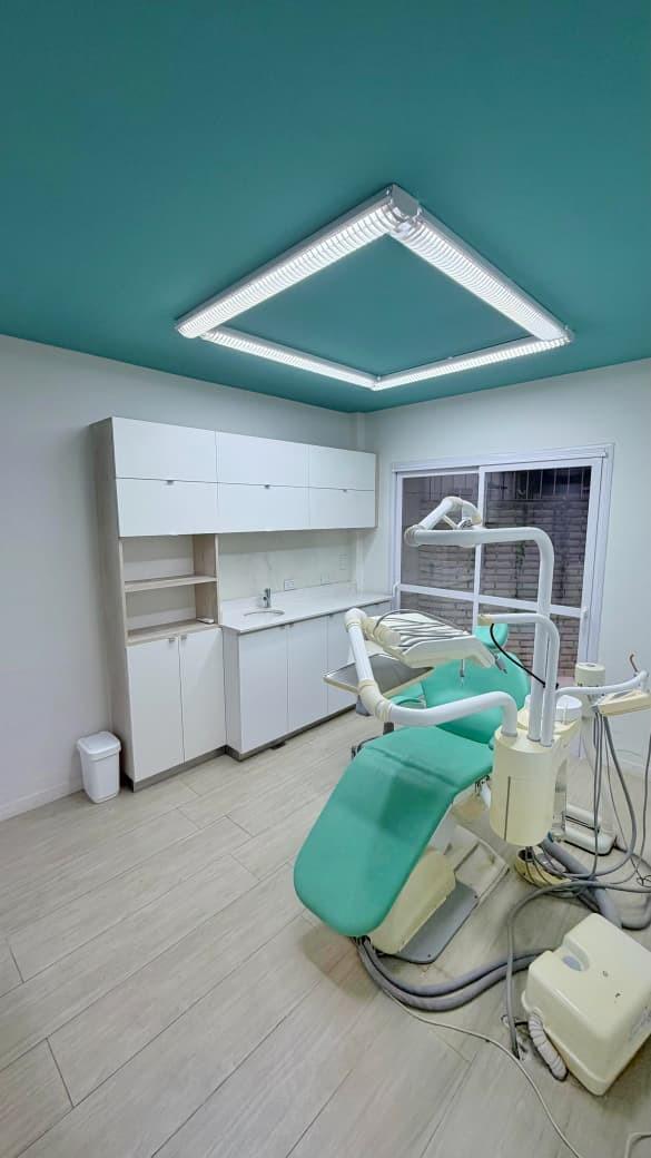 Alquilo local con 3 consultorios Odontologicos totalmente equipado