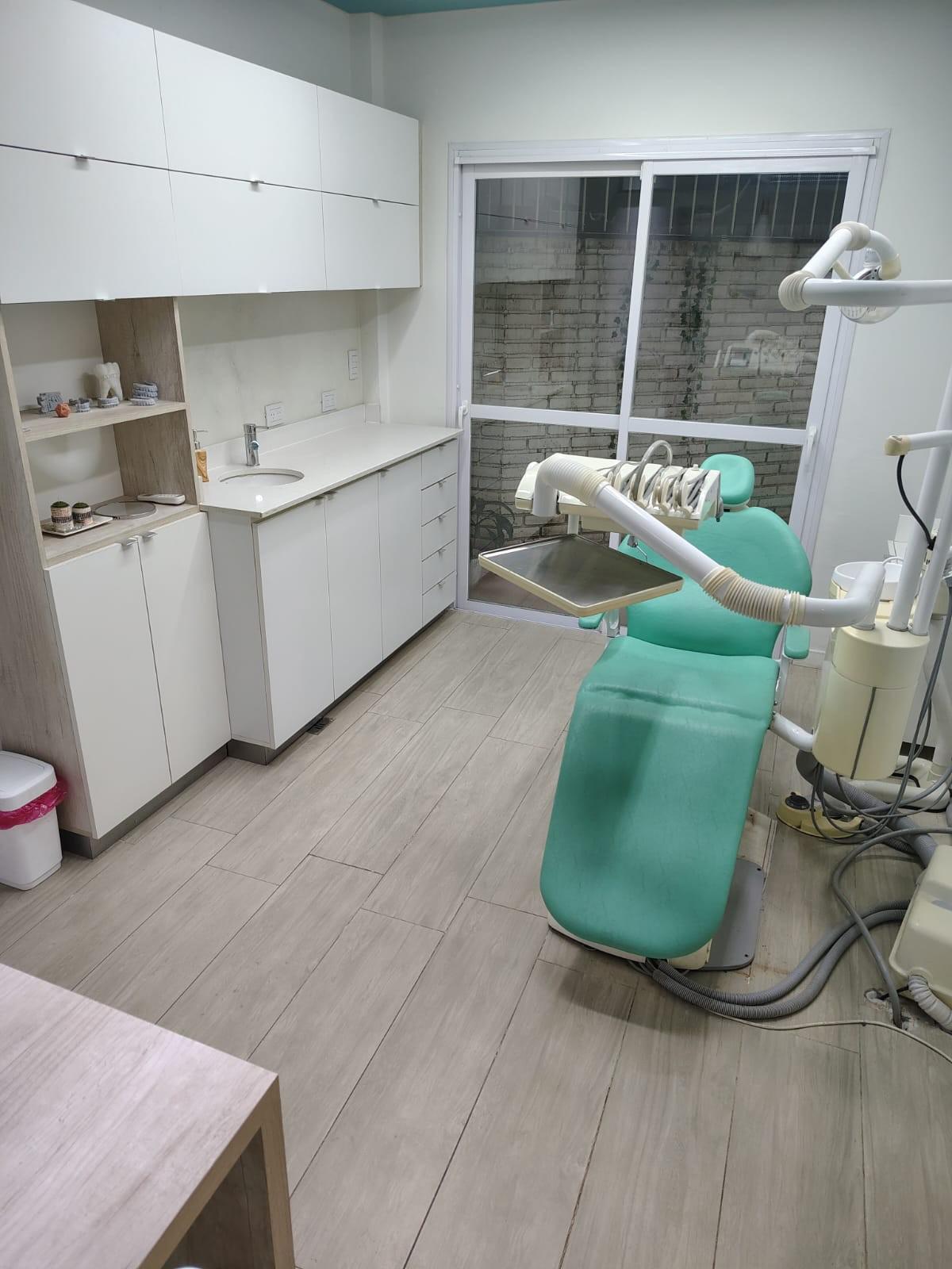 Alquilo local con 3 consultorios Odontologicos totalmente equipado