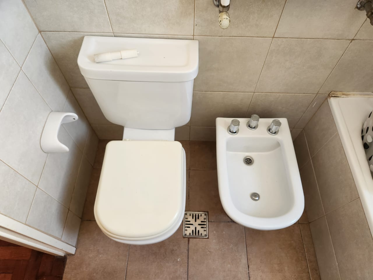 EXTERNO amplio 2 baños Piso Alto a metros Buen Pastor